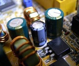 超級電容組雙電層結(jié)構(gòu)的工作原理是什么？